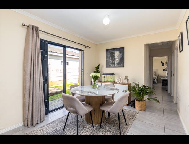3 BEDROOM FREEHOLD FOR SALE IN PARKLANDS